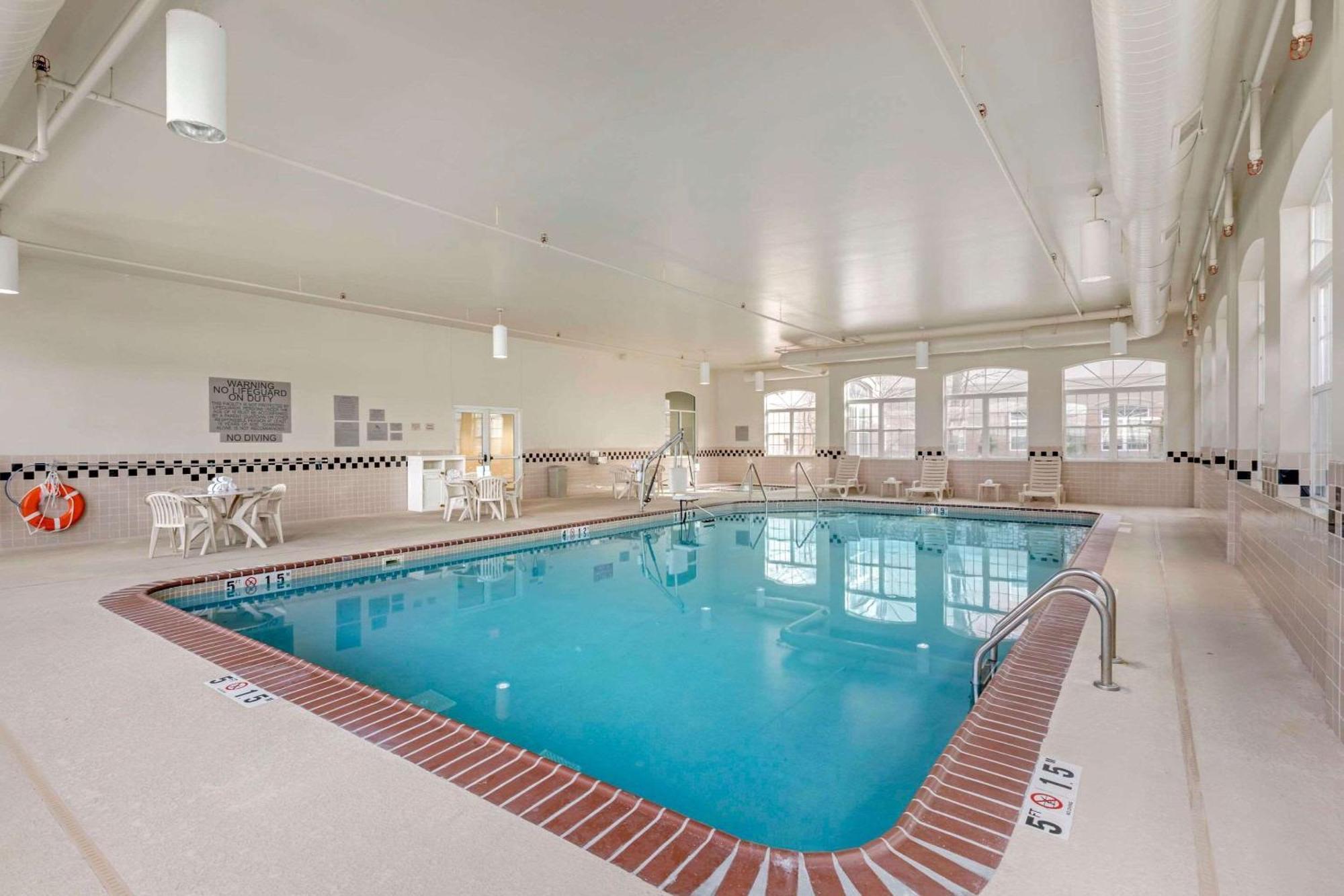 Country Inn & Suites By Radisson, Elk Grove Village-Itasca Екстериор снимка